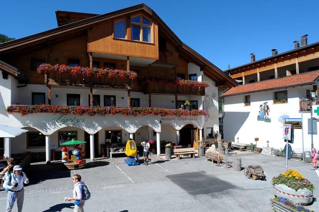Pensione Edelweiss St. Kassian Exterior foto