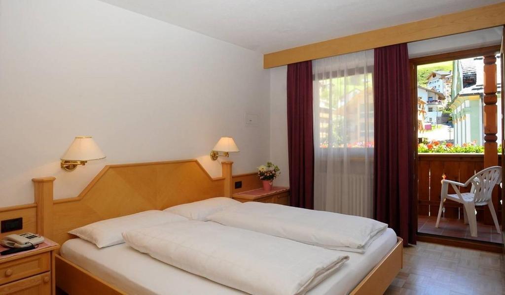Pensione Edelweiss St. Kassian Exterior foto