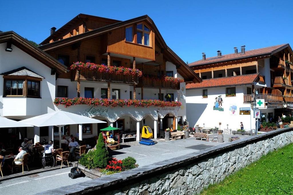 Pensione Edelweiss St. Kassian Exterior foto